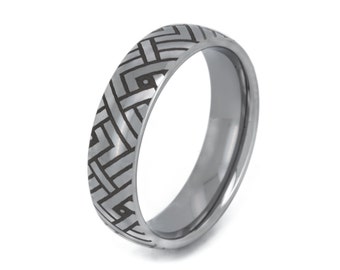 Bague contemporaine en or blanc et tungstène avec gravure unique