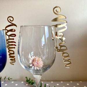 Ciondoli per bicchieri da bevanda personalizzati Ciondolo per bicchieri da vino Etichetta con nome personalizzata Segnalibri per cocktail Segnaposto con nome tagliato al laser Etichette con nome per bevande