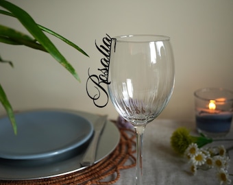 Anpassade namnskyltar för drinkglas, personliga namnskyltar för cocktaildrinkar, laserskurna platsskyltar för drinkar, vinglasberlocker