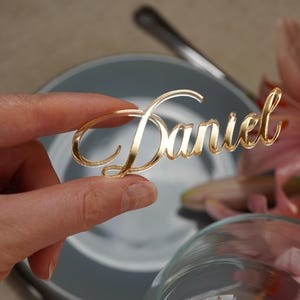 Marque-places miroir dorés Noms de lieu de mariage Etiquettes personnalisées découpées au laser Cartes de mariage en acrylique Décoration de table Mariage de luxe Etiquettes personnalisées