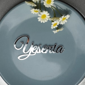 Zilveren spiegel plaatskaarten aangepaste lasergesneden naamlabels acryl bruiloft kaarten tafeldecoratie luxe bruiloft aangepaste naamlabels plaatsnaam bruiloft