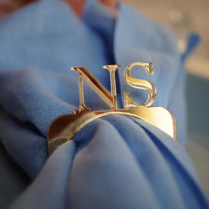 Monogramm Acryl Serviettenring Halter, Personalisierte Acryl Serviettenring, Serviettenhalter mit Gravur, Rustikale Hochzeit Gefälligkeiten, Holz Hochzeit Gastgeschenke