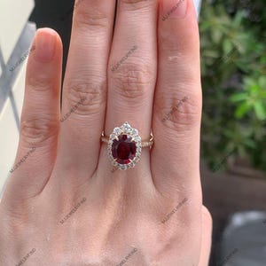 Ovaal geslepen zeldzame robijnring uit Mozambique, 925 sterlingzilveren halo-verlovingsring