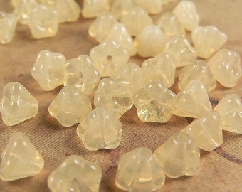 25 Czech Glass 12x9mm Milky Jonquil Light Yellow Oval Beads