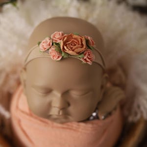 Diadema para recién nacidos: accesorio fotográfico de fieltro de lana hecho a mano, suave y acogedor para sesiones de fotografía de recién nacidos.