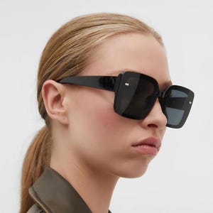 90s Oversized Black Shield Sunglasses: Retro Y2K Eyewear