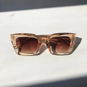 Honey Brown Square Sunglasses, Square Transparent Stylish Eyewear for Women, Retro sunglasses, vintage sunglasses, square sunglasses.