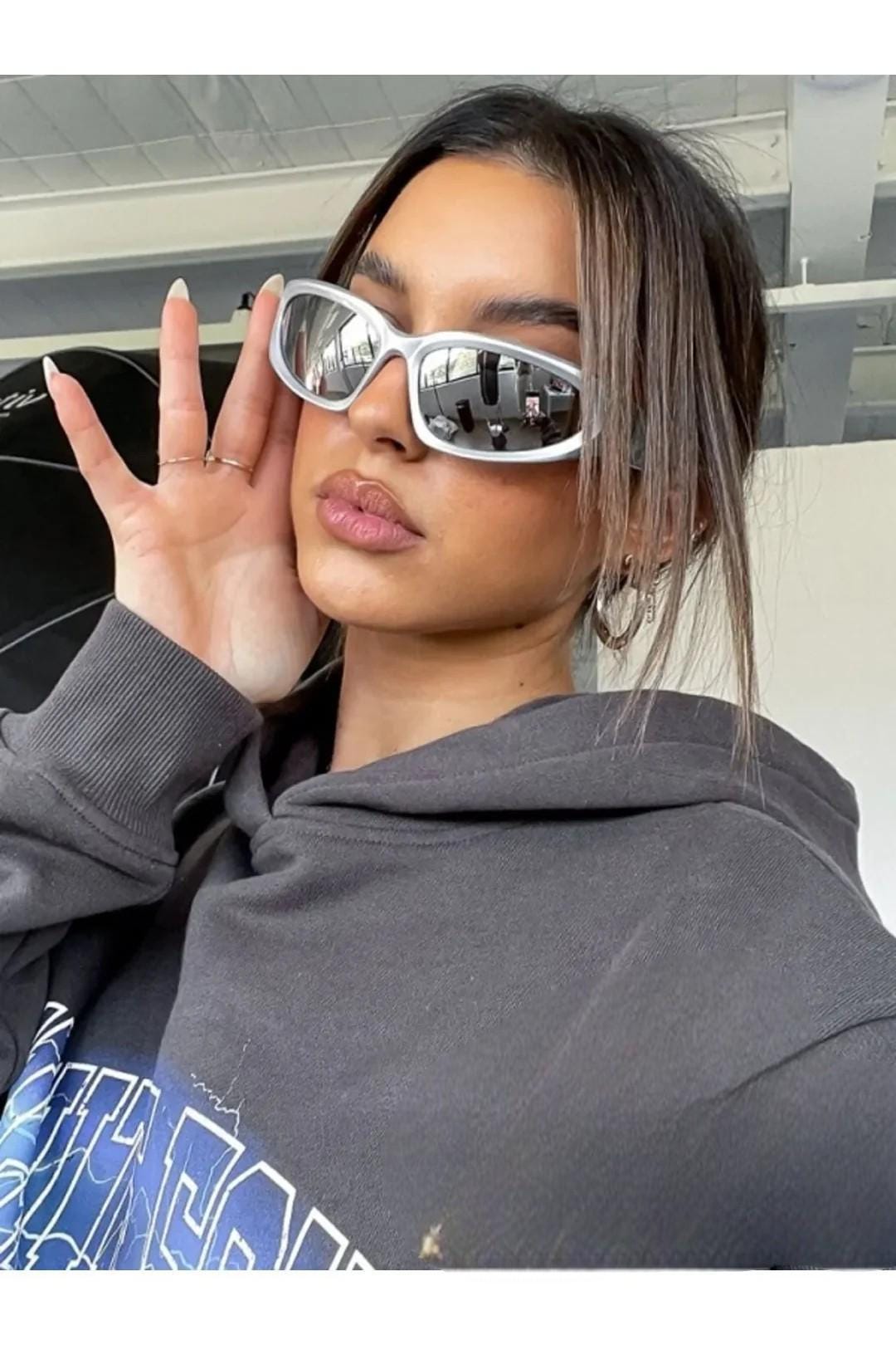 Silver Mirror Sunglasses | Futuristic Y2K Sporty Shades  display picture 3