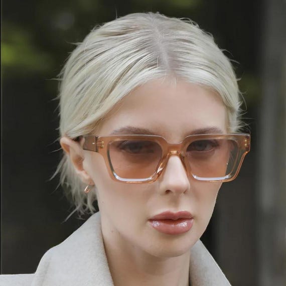 Oversized Square Sunglasses: Honey Brown Retro Fashion  display picture 2