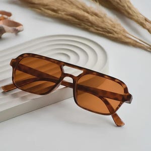 Vintage Retro Sunglasses, Vintage Style Statement Eyewear, leopar sunglasses, Brown Lens sunglasses, vintage sunglasses, retro sunglasses.