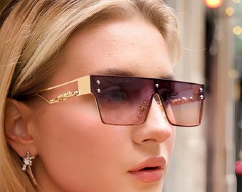Übergroße rosa Gläser-Sonnenbrille: Gold Detail Y2K Shades