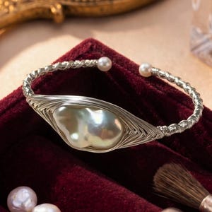 Armband med öppen manschett i barockpärla, armband med guldtråd, brudsmycken i stil, handgjord present till 30-årsjubileum, brudgummens mor