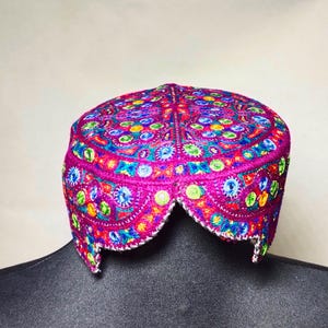 Handgjord Sindhi Mirror Work Cap: Balochi Topi Hat (53 cm)