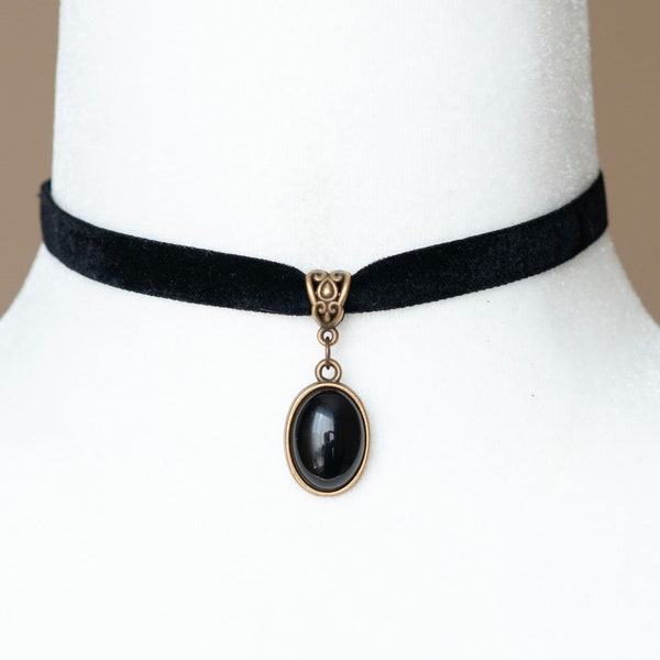 Black Velvet Choker with Black Agate pendant-Victorian Gothic Gemstone necklace-Vintage inspired jewelry