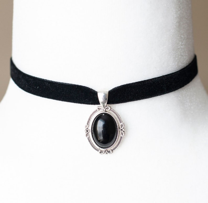 Black Velvet Choker with Agate pendant-Victorian Gothic Cameo necklace-Vintage inspired jewelry image 1