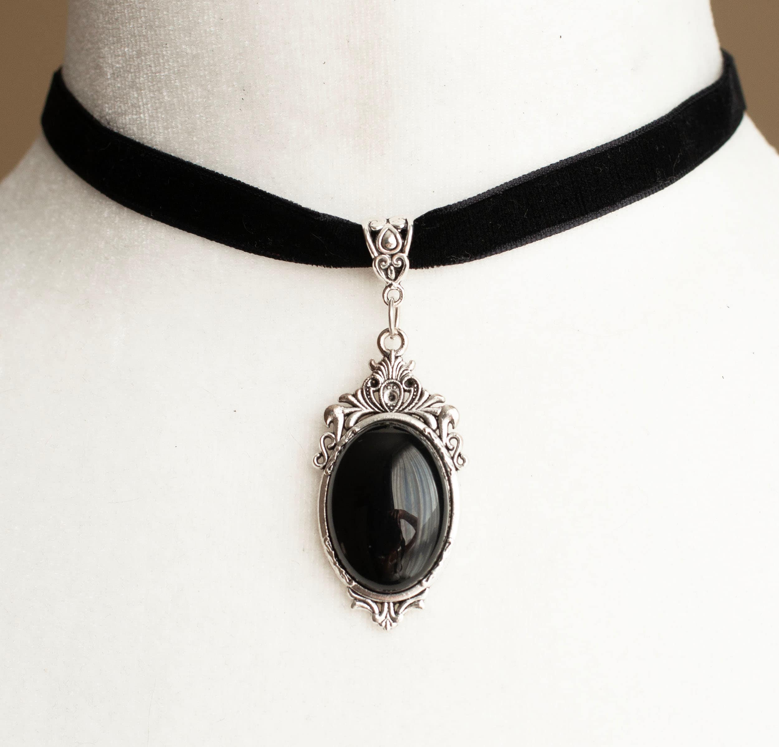 Black Velvet Choker With a Black Onyx Pendant-victorian Gothic