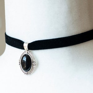 Black Velvet Choker with Agate pendant-Victorian Gothic Cameo necklace-Vintage inspired jewelry image 3