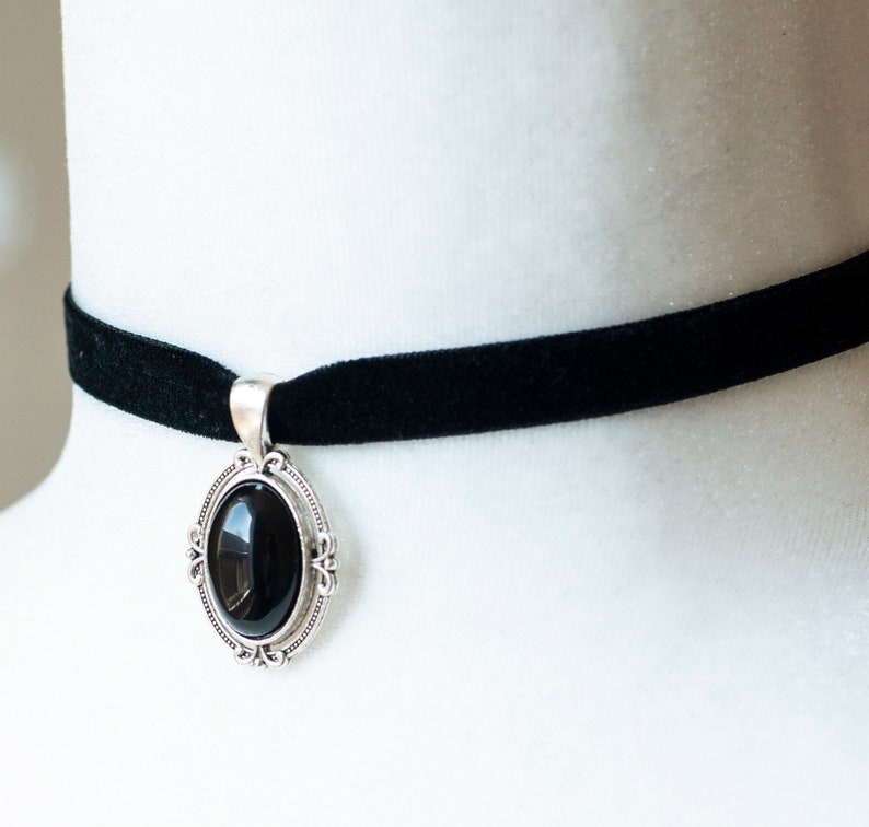Black Velvet Choker with Agate pendant-Victorian Gothic Cameo necklace-Vintage inspired jewelry image 3