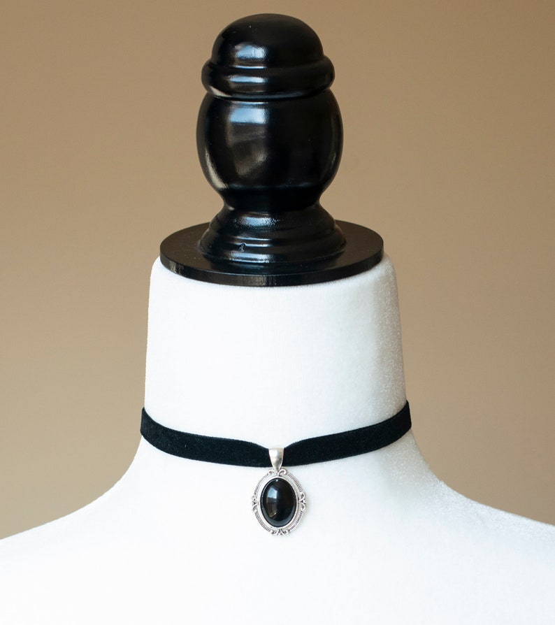 Black Velvet Choker with Agate pendant-Victorian Gothic Cameo necklace-Vintage inspired jewelry image 2