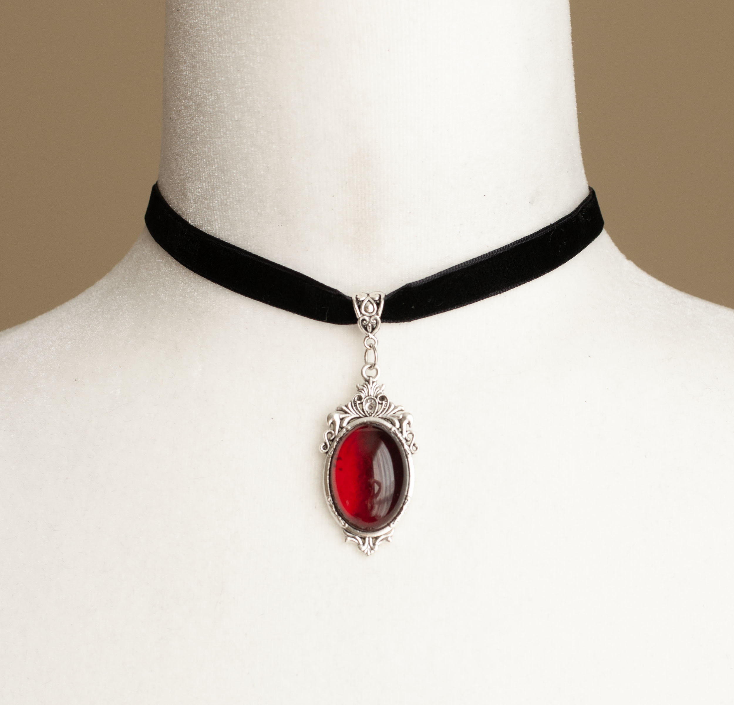 Collana girocollo da donna vintage con sole Collana con nastro di velluto nero Gioielli in stile retrò sulla collana con ciondolo regalo per feste  36