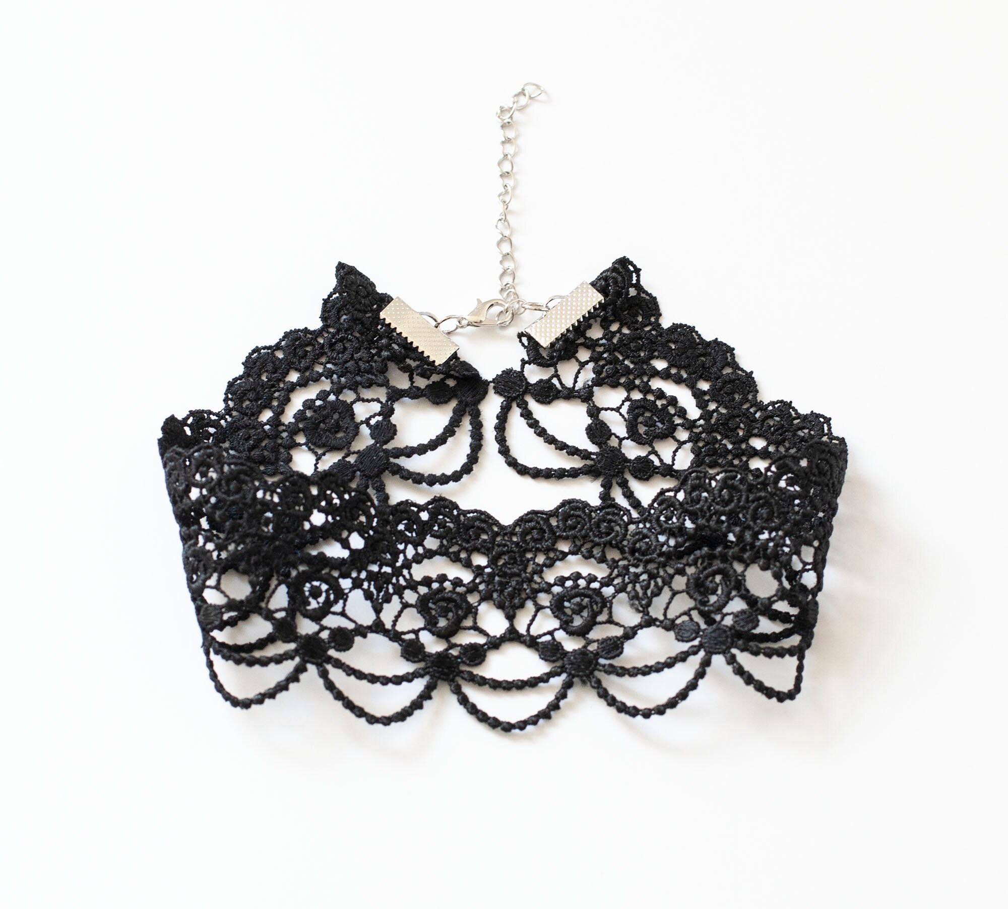 Collana girocollo nera, girocollo in pizzo fantasia, collana girocollo, girocollo nero con tatuaggio, gioielli boho, girocollo nero, girocollo sottile, gioielli alla moda - Italia