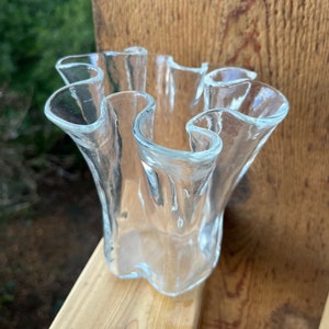 MCM Muurlan Lasi Finnish EVA Clear Glass Hankerchief/Ruffled Vase 6 Inches tall