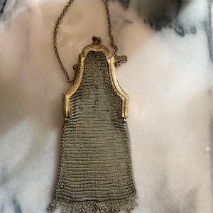 Vintage 1920s Whiting And Davis Gold Toned Mesh Evening Flapper Purse!