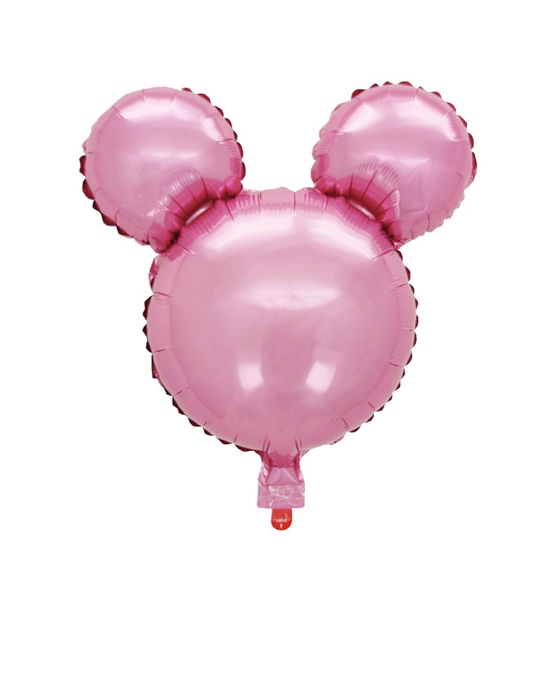 Puede incluir: Un globo de aluminio rosa con forma de cabeza de Mickey Mouse. El globo tiene dos orejas redondas y una cabeza redonda grande.