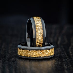 Men&#39;s Wedding Band, Unique Black Tungsten Ring, Wedding Band with Gold Foil Inlay, Mens Ring, Mens Band for Boyfriend, Tungsten Wedding Ring