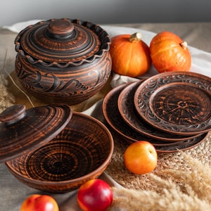 Handcrafted Clay Dinnerware Set – Rustic Red Clay Cookware & Serving Dishes with Lids – Traditional Ceramic Kitchen Gift