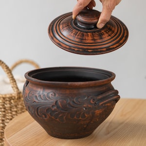 Handmade Clay Soup Pot with Lid – Rustic Ukrainian Terracotta Cookware – Natural Red Clay Cooking Pot for Stews and Soups