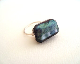 Flash Labradorite Ring Spectrolite Ring Statement ring cocktail ring Sterling Silver Gift for her Under 60 Vitrine