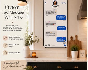 Könnte beinhalten: Ein rechteckiges Wandbild, das die Benutzeroberfläche einer Smartphone-Textnachrichtenkonversation zeigt. Der Bildschirm zeigt einen Kontakt namens Sarah mit einem Profilfoto, gefolgt von einer Reihe blauer und grauer Sprechblasen mit Textnachrichten.