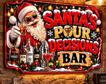 Könnte beinhalten: Ein rechteckiges Metallschild mit dem Weihnachtsmann, der eine Sonnenbrille trägt und ein Glas Whiskey hält. Der Text lautet Santa's Pour Decisions Bar. Das Bild zeigt Flaschen mit Whiskey, Rum, Wodka und Tequila, einen Cocktailshaker und ein Martiniglas.
