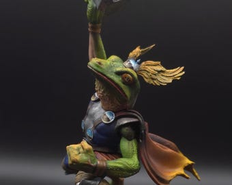Miniatura pintada de guerrero rana con martillo - Estatua coleccionable de fantasía para juegos de rol de mesa (TTRPG).