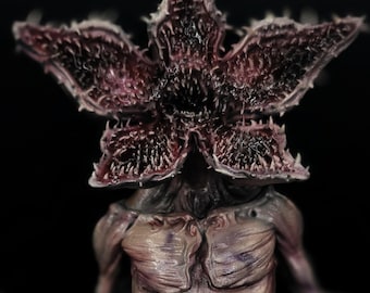 Estatua de criatura fantástica hecha a mano: figura de monstruo de resina pintada, pieza única de exhibición