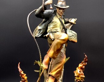 Diorama de cazador de tesoros pintado a mano - Figura de arqueólogo con látigo - Estatua de resina estilo pulp Hero Decor