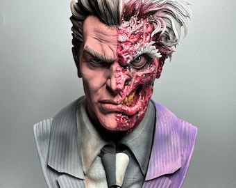 Busto de terror de dos caras pintado a mano: escultura de villano con personalidad dividida, objeto de colección de arte oscuro.