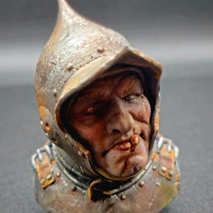 Hand-Painted Historical Miniature Bust – François the Butcher – 5cm Resin Sculpture – Classical Portrait Figure – Artisan Collectible