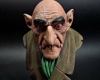 Miniatura de busto de vampiro pintada a mano – Objeto de colección de terror gótico y ghoul