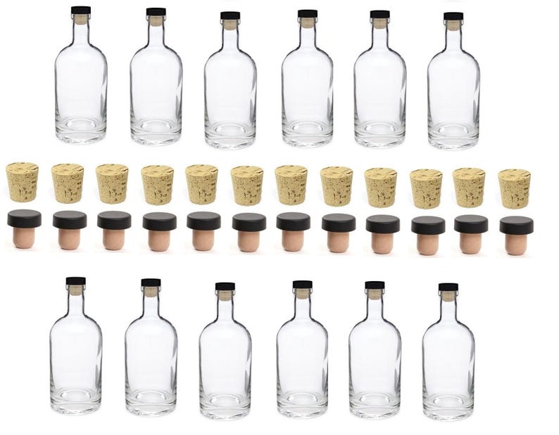K&ouml;nnte beinhalten: Klare Glasflaschen mit schwarzen Korken und Naturkorken. Die Flaschen haben eine abgerundete Form und sind leer. Die Korken gibt es in zwei Ausf&uuml;hrungen: Naturkork und Korken mit schwarzem Kopf.