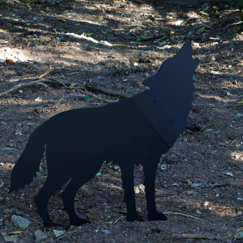 Wolves Yard Art,