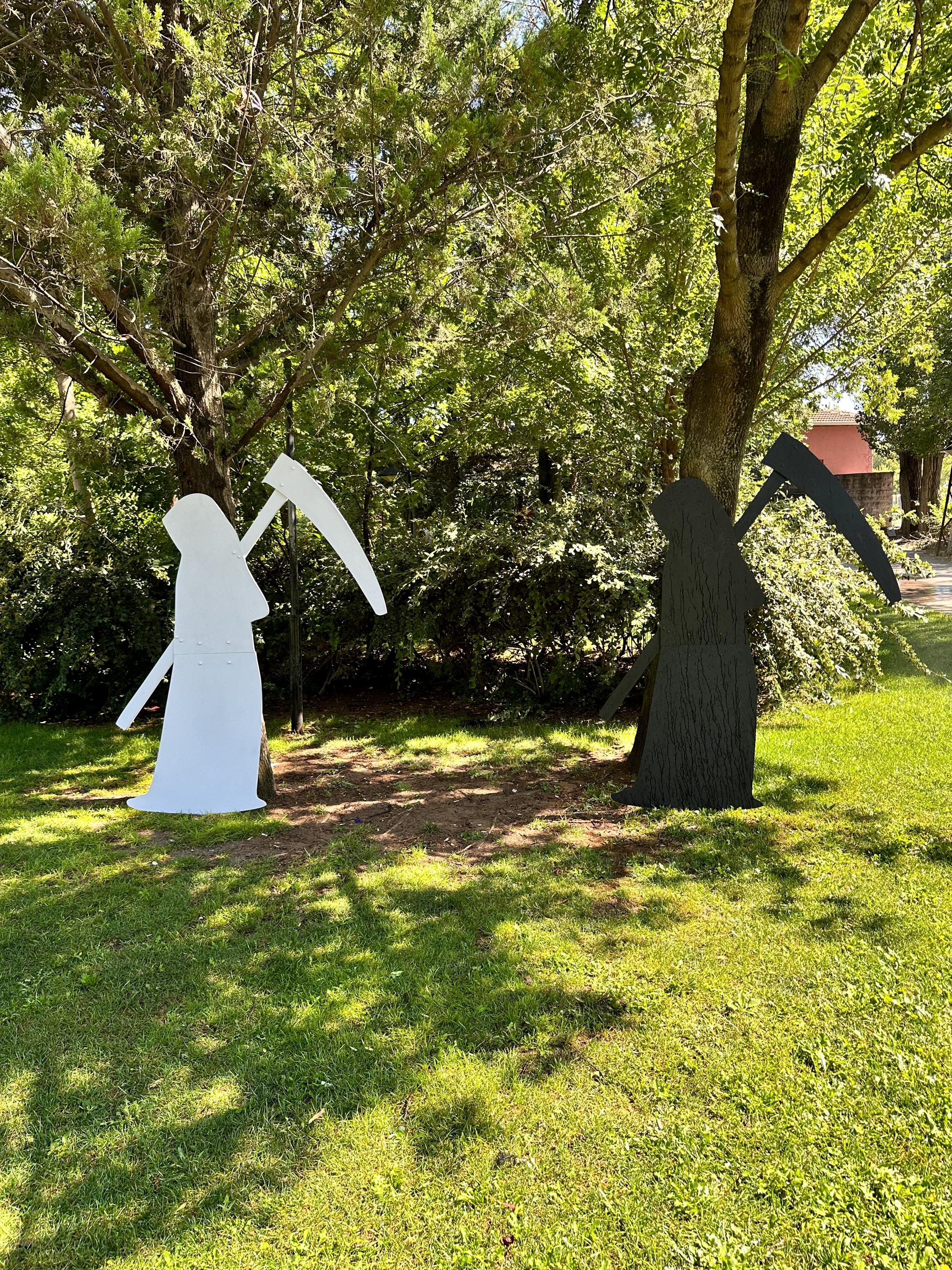Grim Reaper Garden Decor, Giant Human Size 5.7 Ft Yard Display, PVC ...