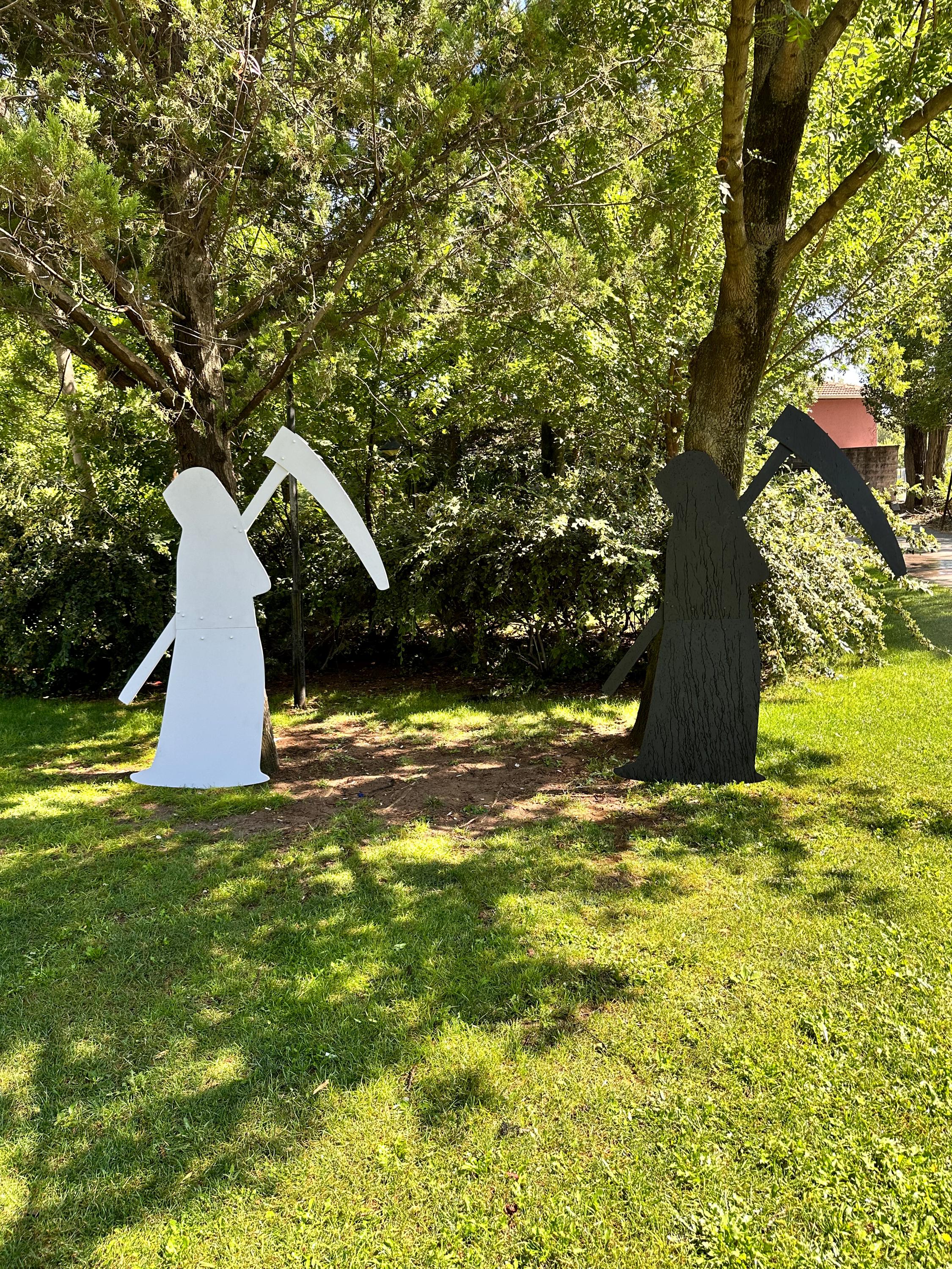 Grim Reaper Garden Decor, Giant Human Size 5.7 Ft Yard Display, PVC ...