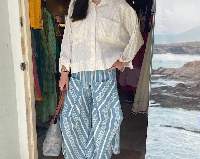 One size boxy flap pocket shirt in textured cotton dobi