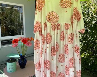 Everybody dress in pink and orange tropical print