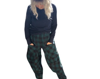 Bicycle pant in flannel forest green and black cotton Plaid