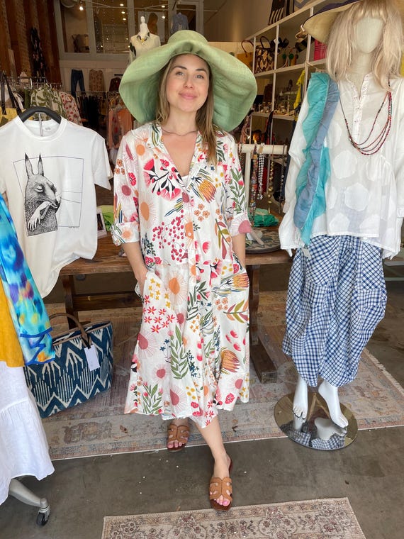 The Housedress! floral block print cotton simple uncomplicated housedress with pockets.just one left size medium