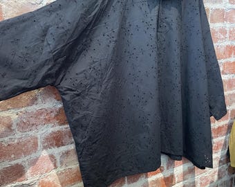 Tokyo shirt in black schiffli