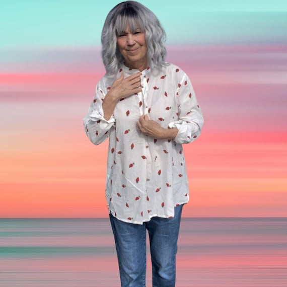 Alexandra shirt in cotton voile strawberry block print